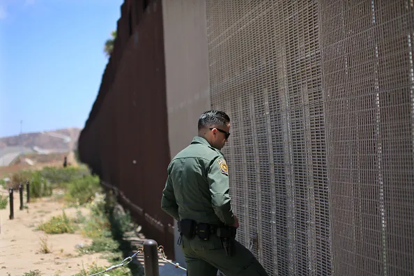It doesn't end with a wall.
