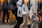 A shoppers carries Saks Fifth Avenue bags while walking on 5th Avenue in New York, U.S., on Tuesday, April 8, 2014. Consumer comfort figures are scheduled to be released on April 10.
