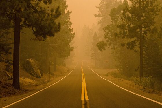 California Wildfire Forces Thousands to Flee South Lake Tahoe