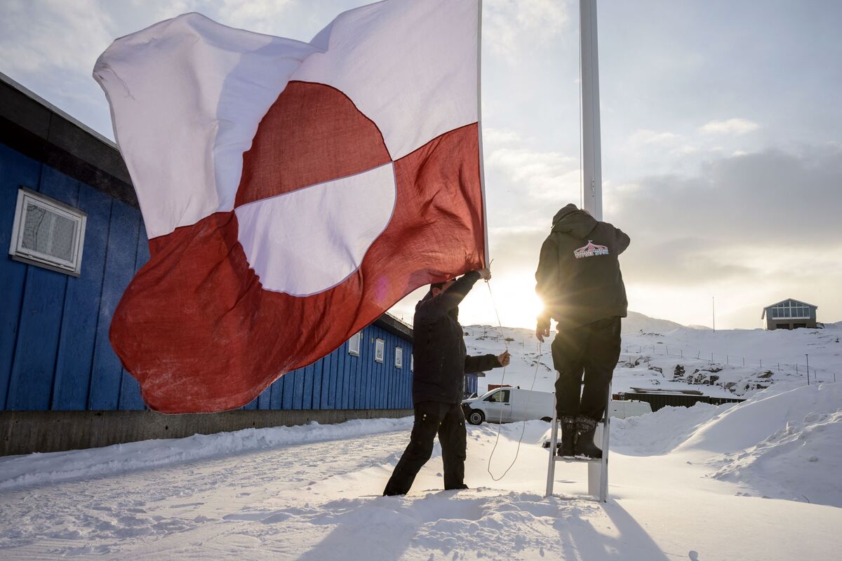 Narrow majority of Icelanders back EU membership talks, poll shows ahead of Saturday referendum; gap narrows to 2.6 points