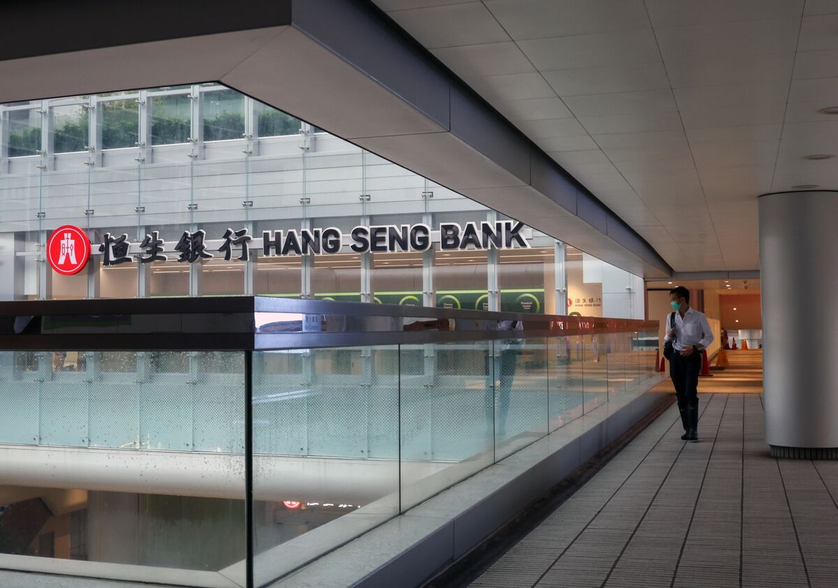 Hang Seng Bank Weighs Sale of $1 Billion Property Loan Portfolio
