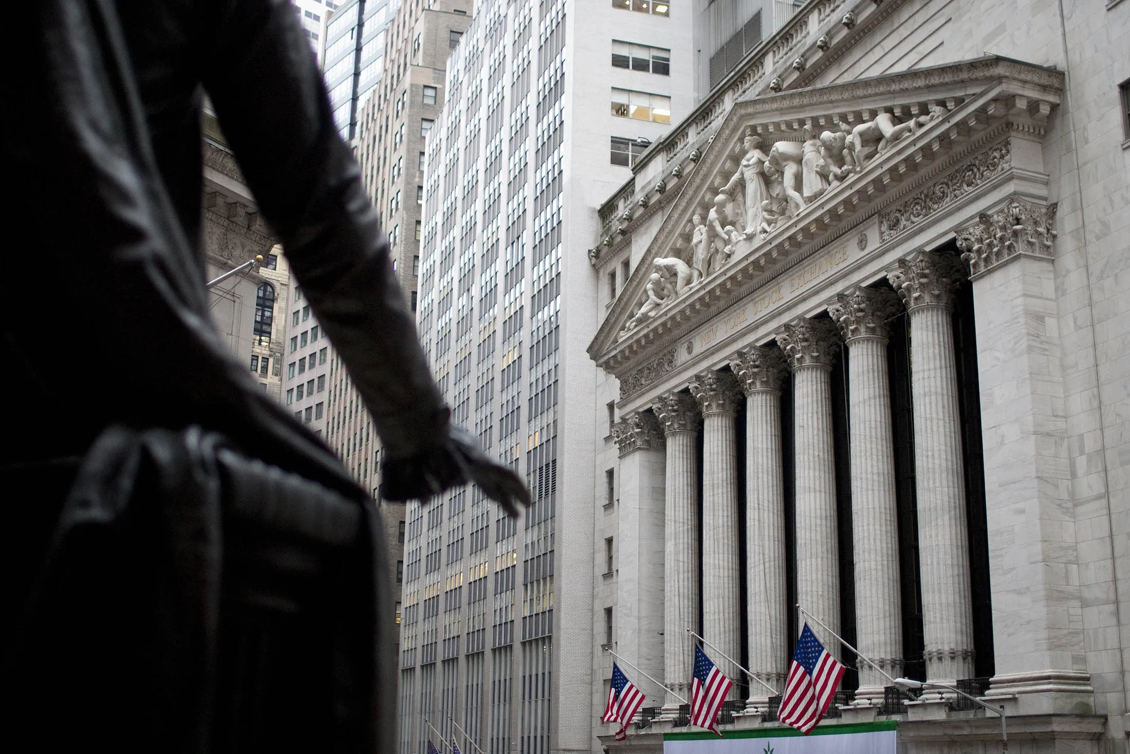 Wall Street Unoccupied With 200,000 Job Cuts