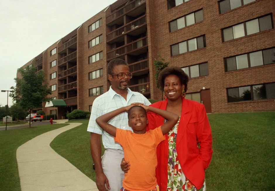 Arletta Bronaugh, her husband Dwight Jackson, and her son Jason pose in front of their home in Hoffman Estates, Ill., in 1992. A program resulting from the Gautreaux case enabled the family to move from public housing in Chicago into an apartment in a predominantly white suburb.
