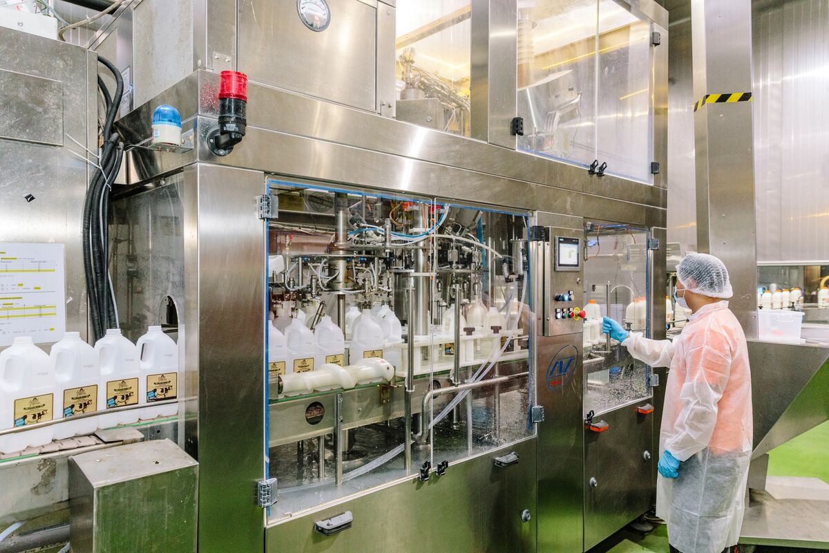 bloomberg.com - Anuradha Raghu - Plastics Shortages to Keep Food Prices High After War Disruptions