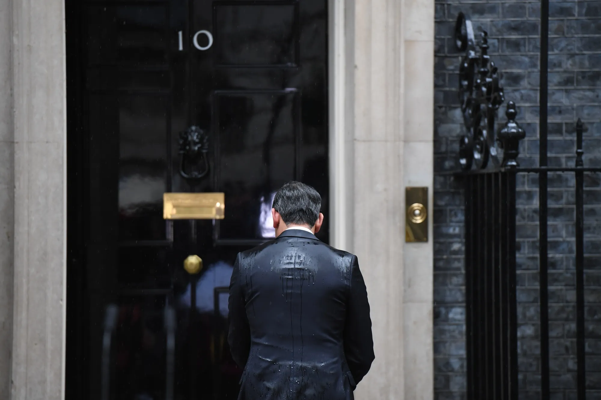 Sunak returns inside 10 Downing Street after announcing a general election at a news conference in London on May 22.