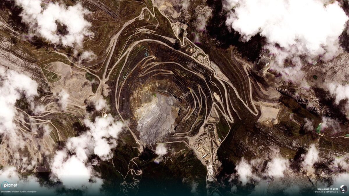 Freeport Says Five More Grasberg Workers Dead After Mud Flow