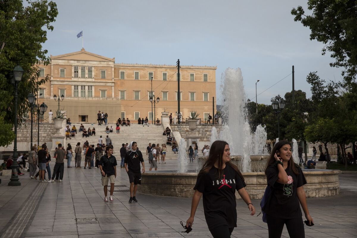 Greece Forecasts Debt Ratio for 2025 to Reach Pre-Bailout Low