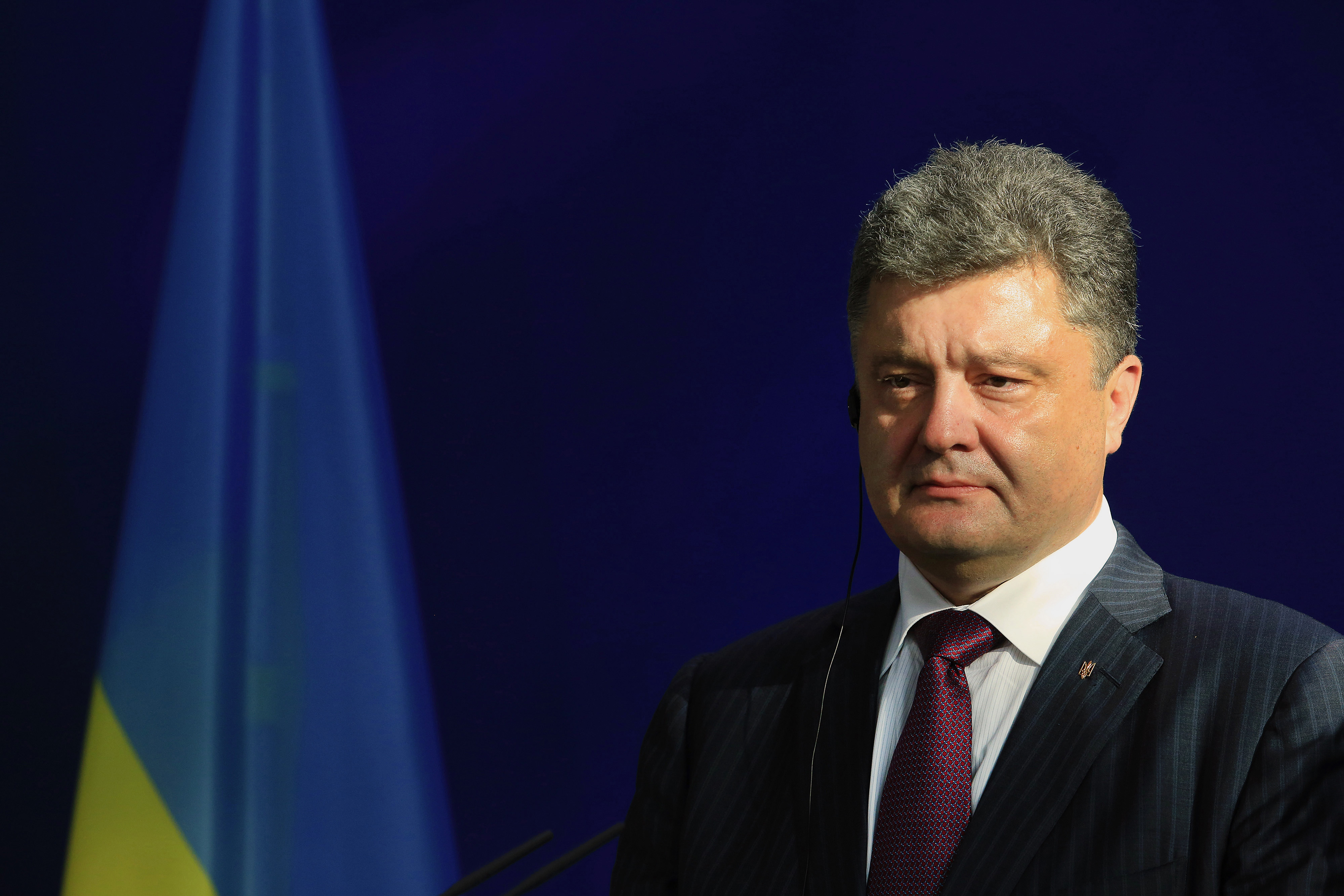 ウクライナのヤツェニュク政権が崩壊 連立組む２政党が離脱 Bloomberg