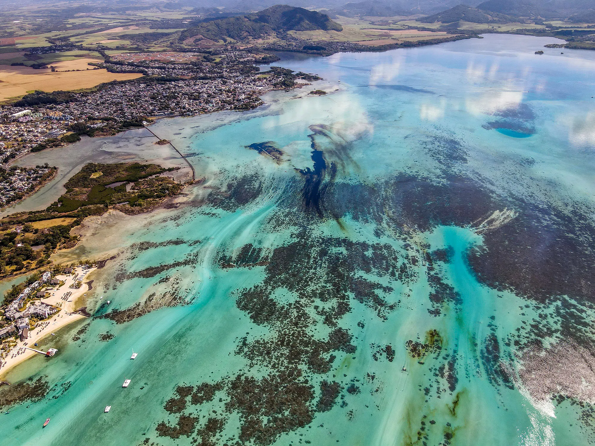 MAURITIUS-ENVIRONMENT-DISASTER-OIL