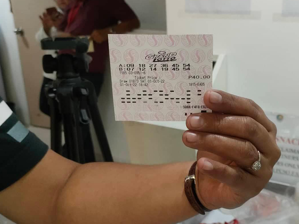 433 people are splitting&nbsp;the 236 million-peso ($4-million) jackpot from the October 1 draw.&nbsp;