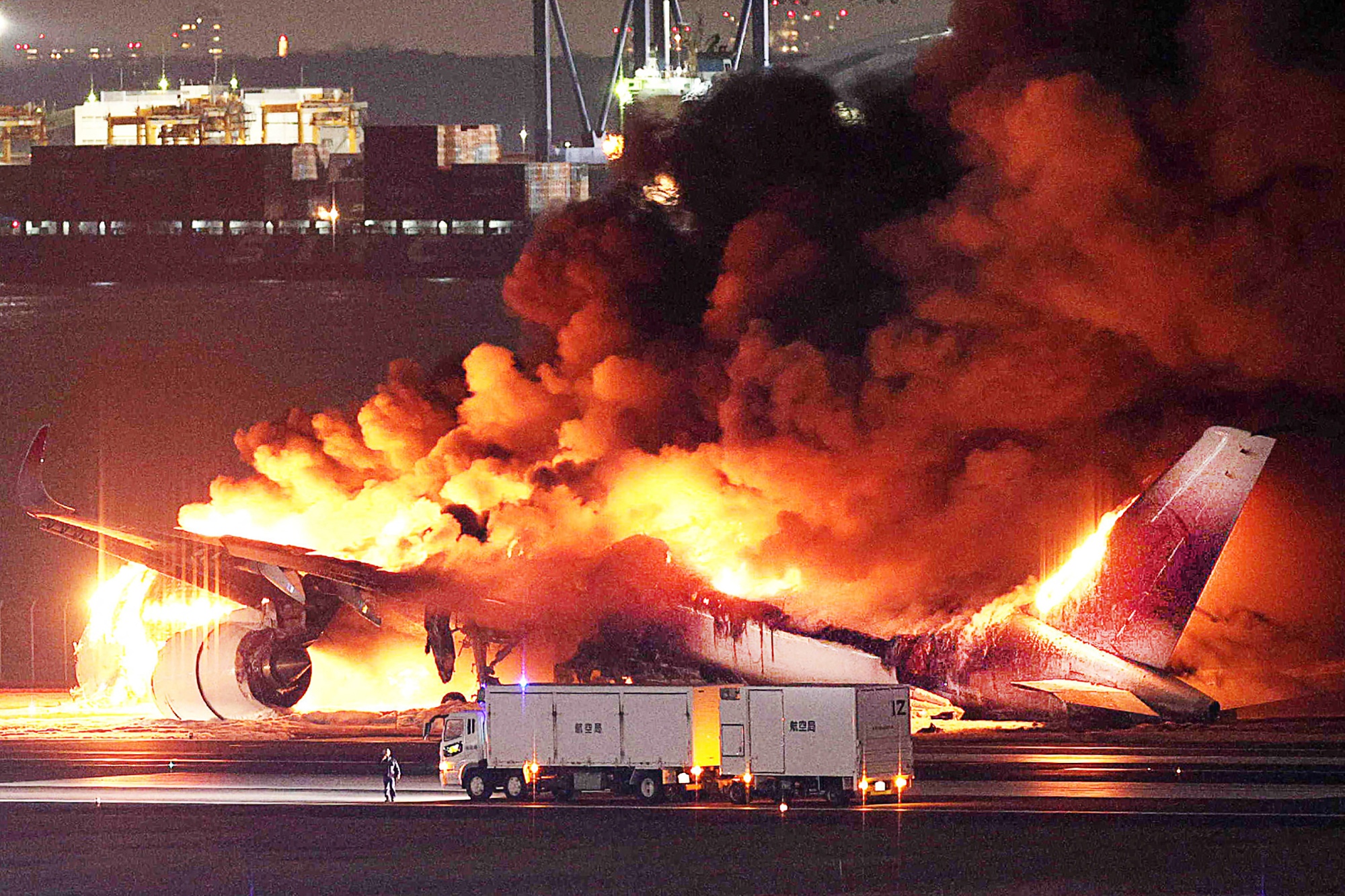 Japan Airlines (JAL) Flight Cleared to Land Before Tokyo Airport