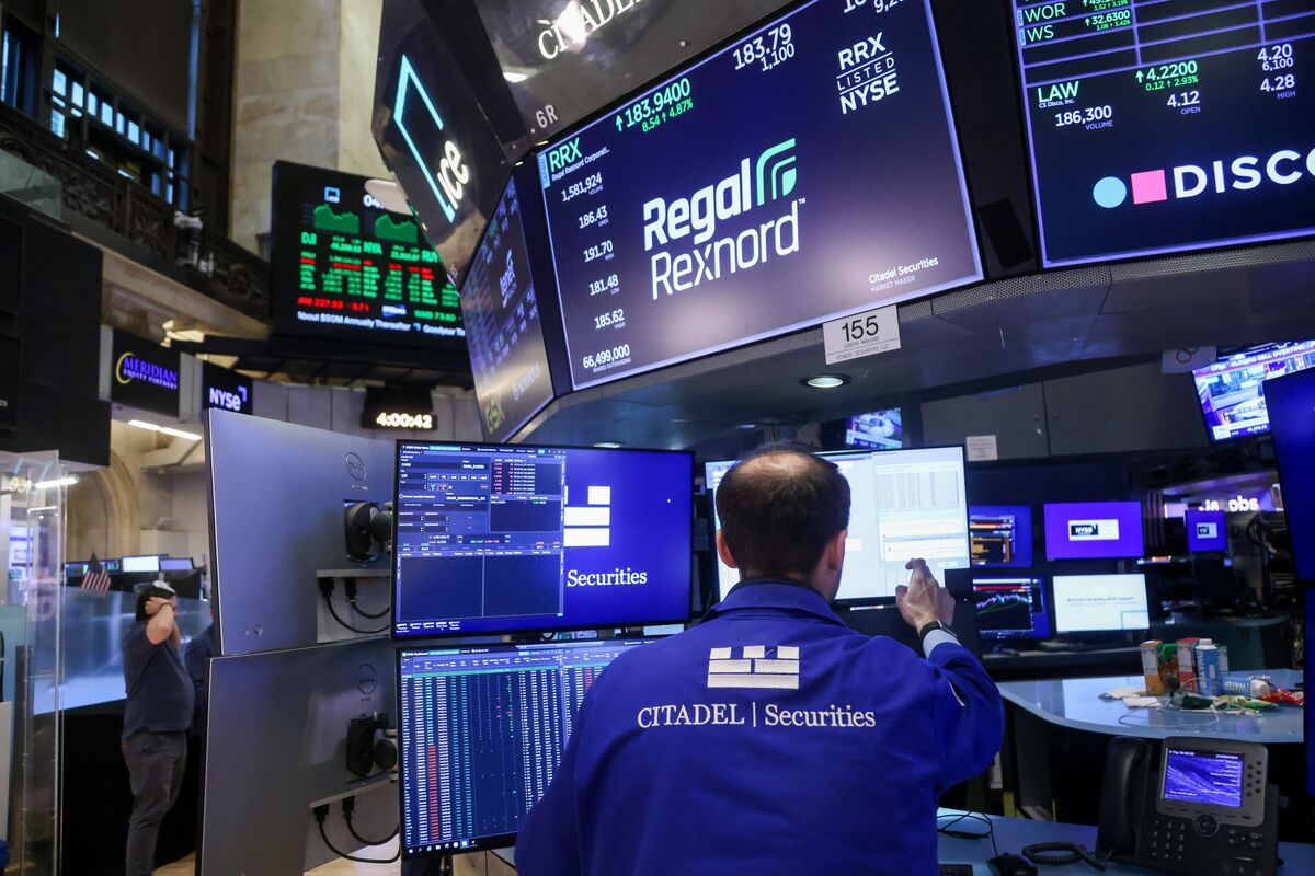 bloomberg.com - Jordan Erb - Chipmaker Selloff Helps Drag Down Markets