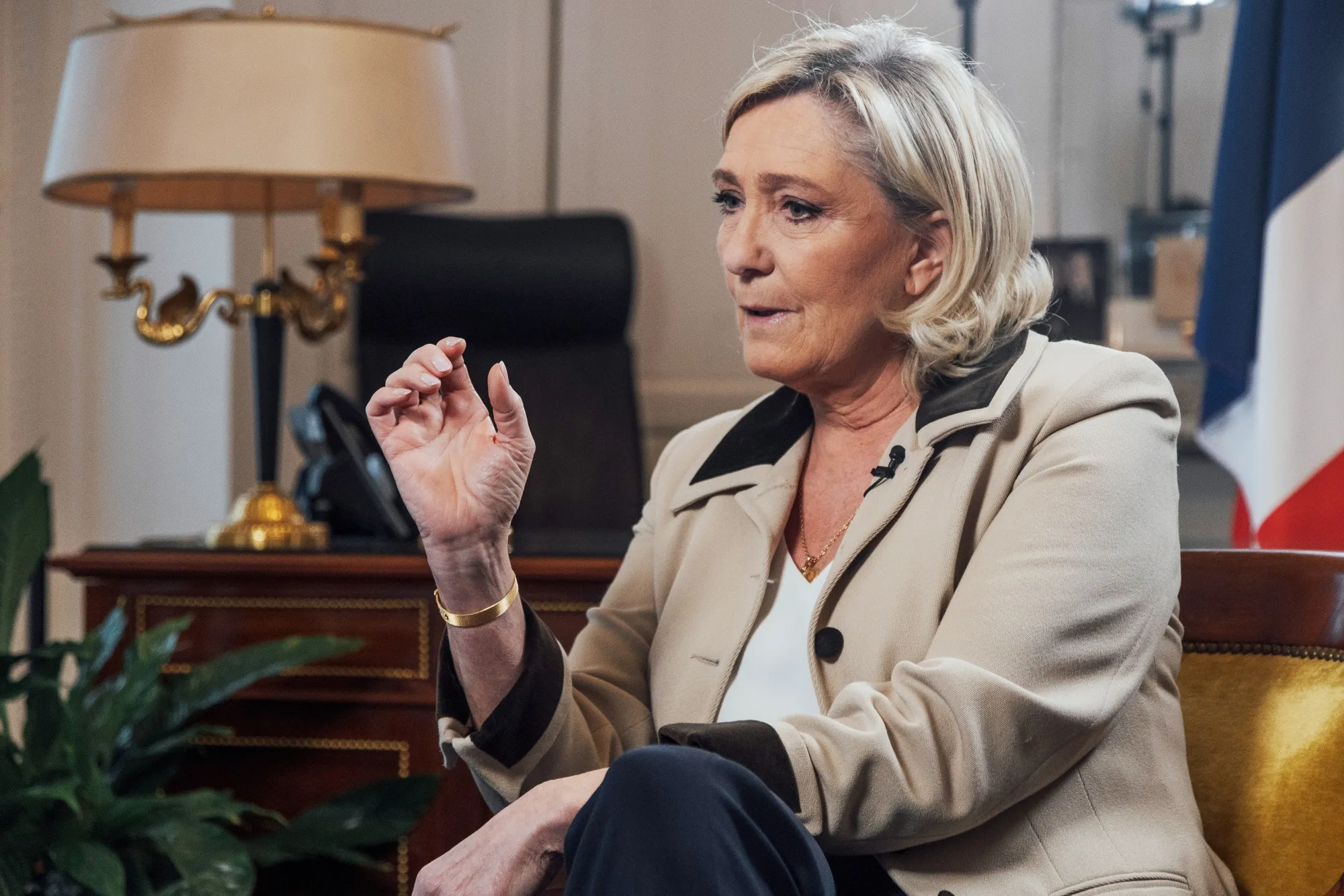 Le Pen Is Mightier Than the Sword, and Pacifies Bond Markets - Bloomberg