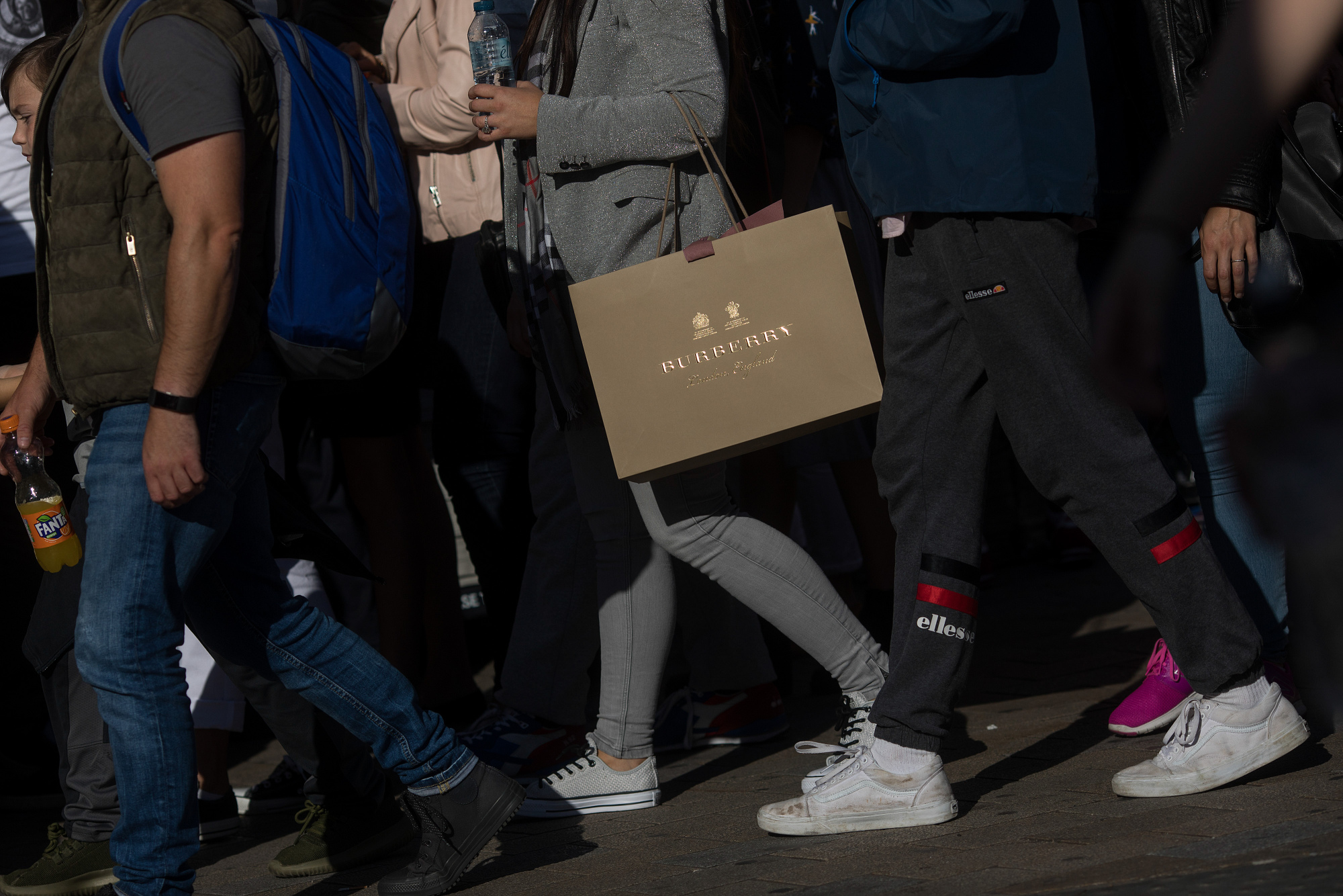 Burberry's Sales Miss Shows Its Lost in a Fashion Wilderness - Bloomberg