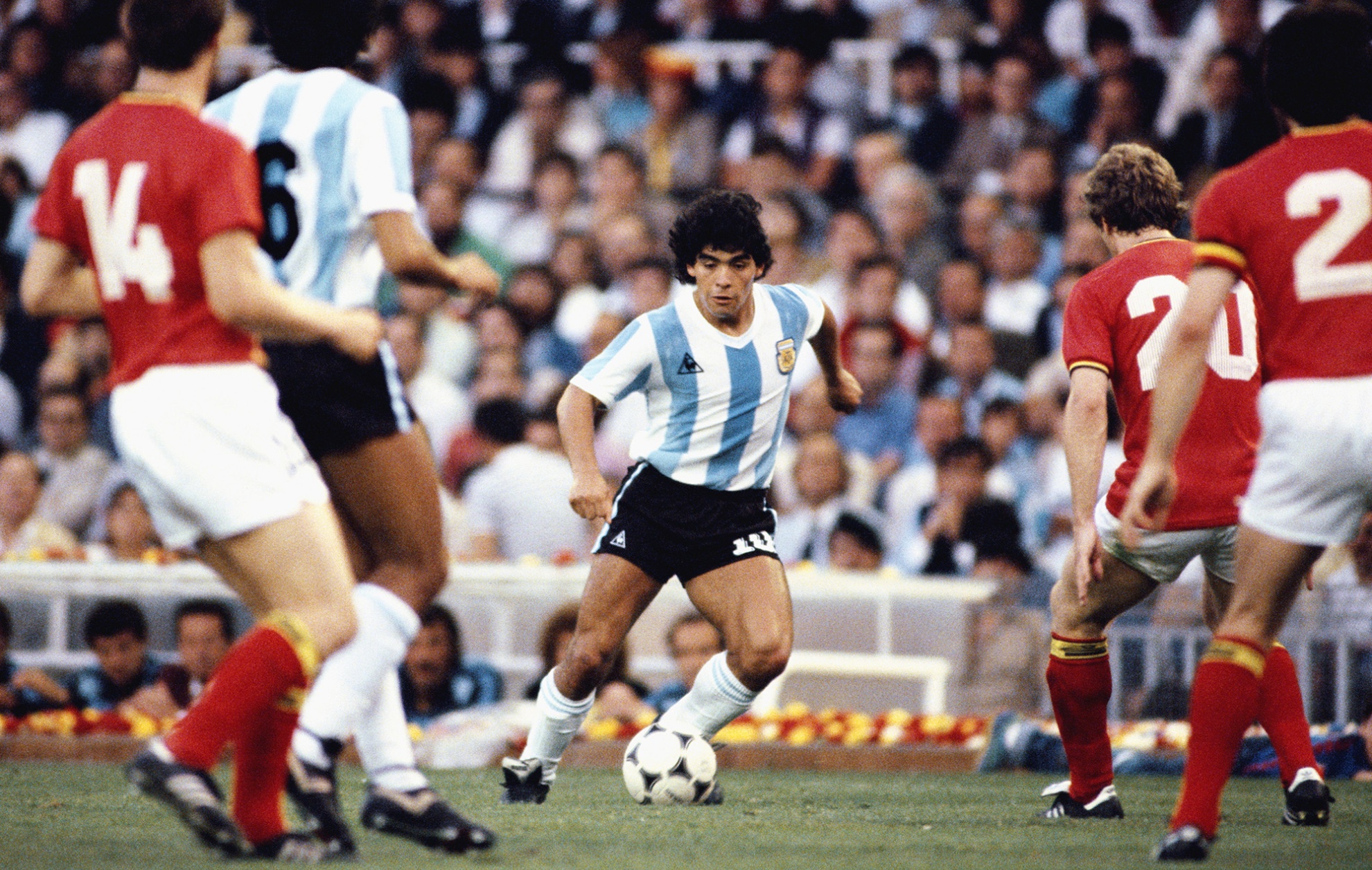 Maradona levantando la copa