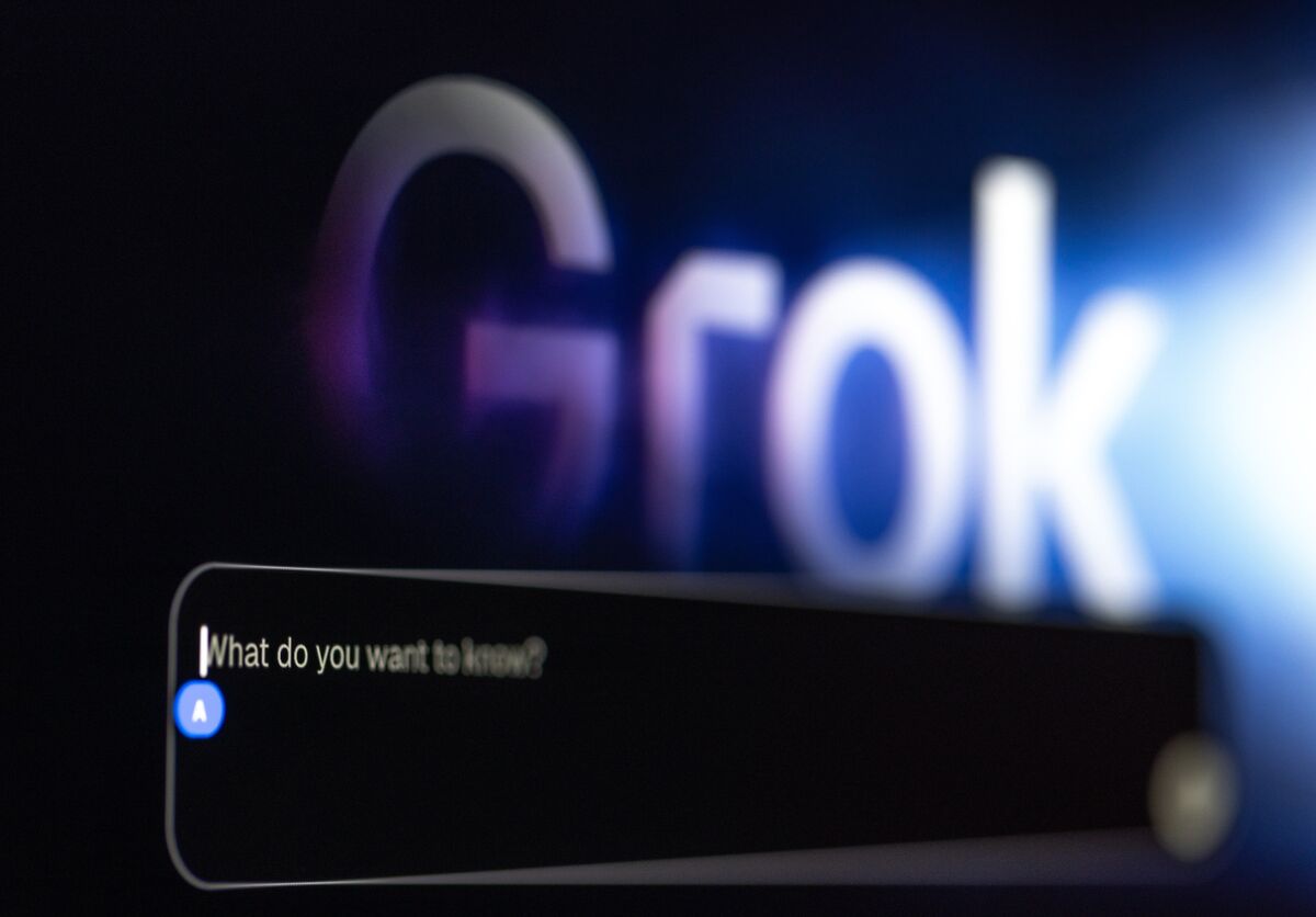 Musk’s xAI Pauses Hiring for Specialists to Train Grok Chatbot