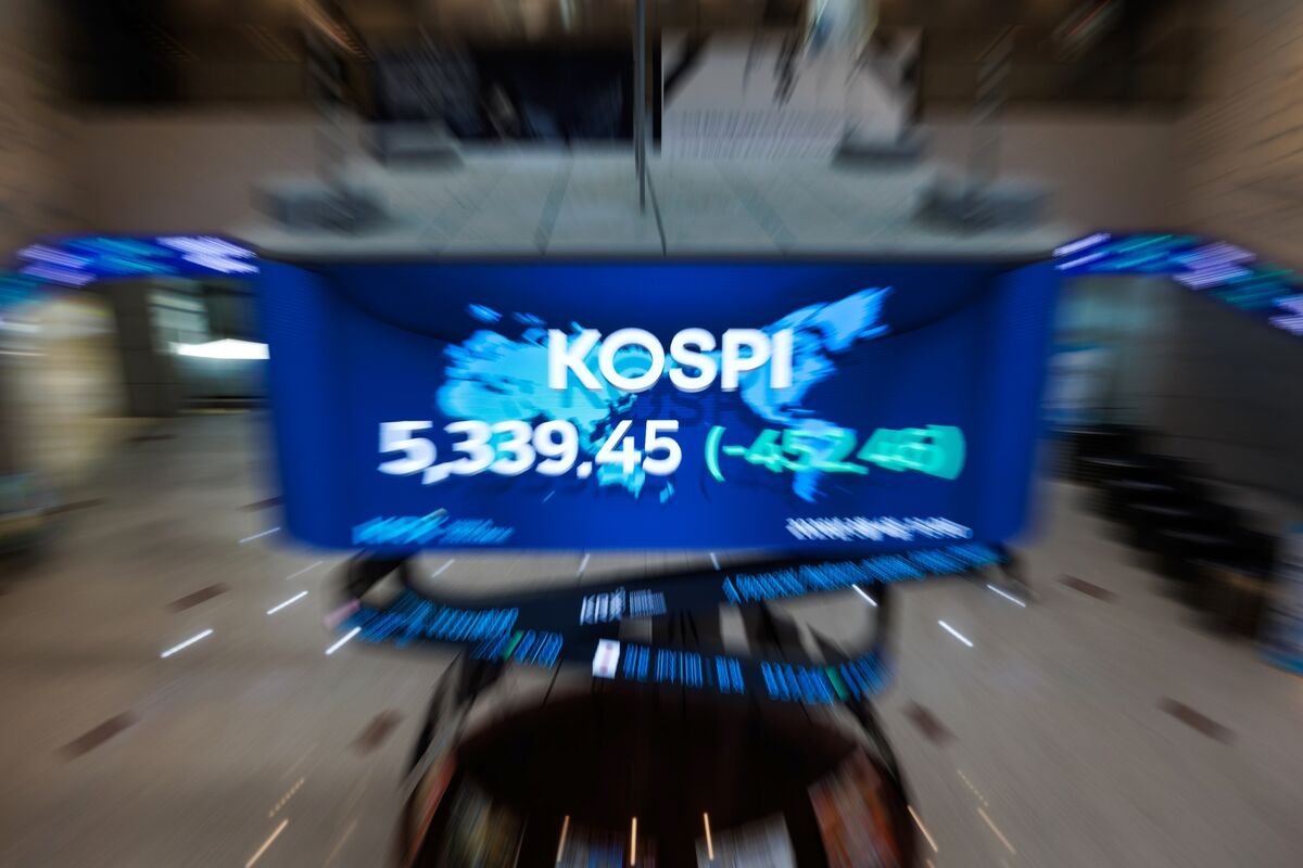 bloomberg.com - Charles Riley - Tech Losses Pile Up as Investors Focus on AI Risks