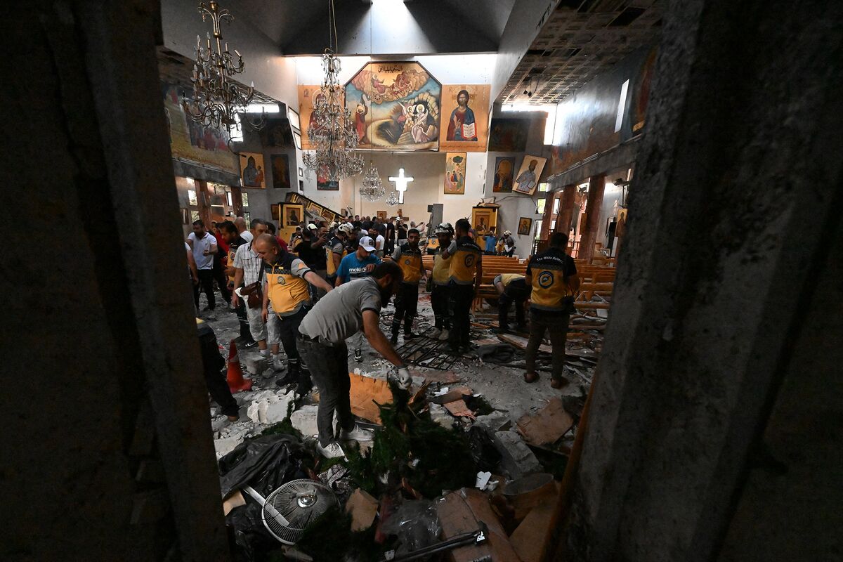 🟪"Attentato suicida in chiesa a Damasco: il terrorismo dell'IS intensifica le divisioni in Siria"