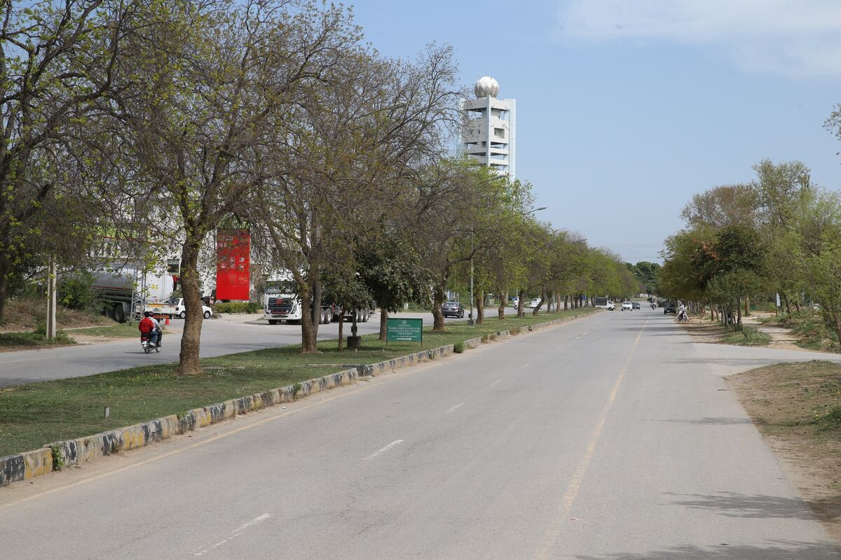 Pakistan Tells Cricket Fans to Stay Home as Fuel Shortages Bite