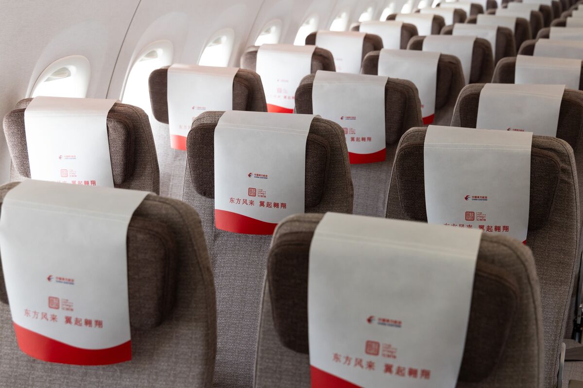 bloomberg.com - China Considers Financial Aid for Airlines Hit by Oil Shock