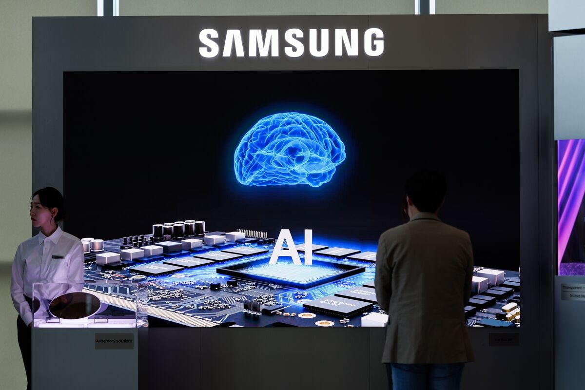 Samsung expects Q4 operating profit up 208% YoY to ~$13.8B, vs. ~$12.3B est., and revenue up 23% to ~$64.2B, as demand for AI servers lifted memory chip prices