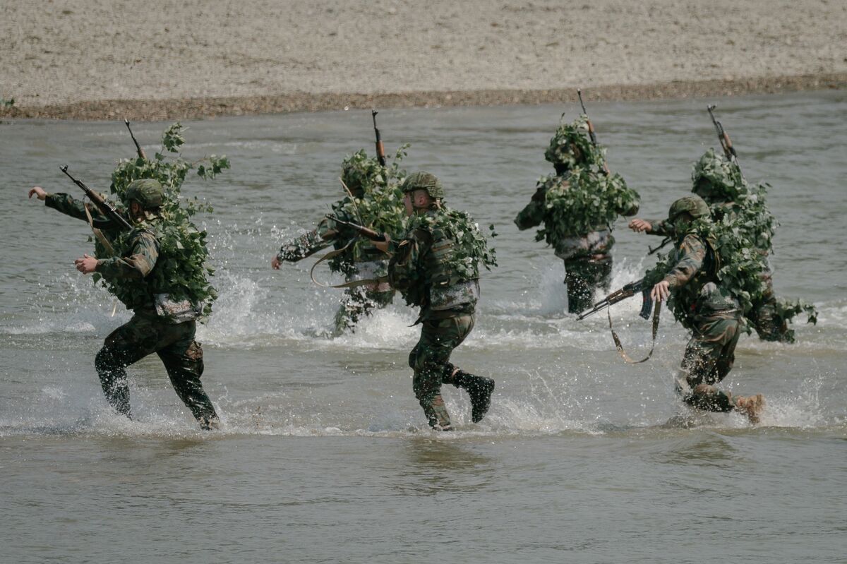 Romania to Offer Paid Military Crash Course to Boost Its Army