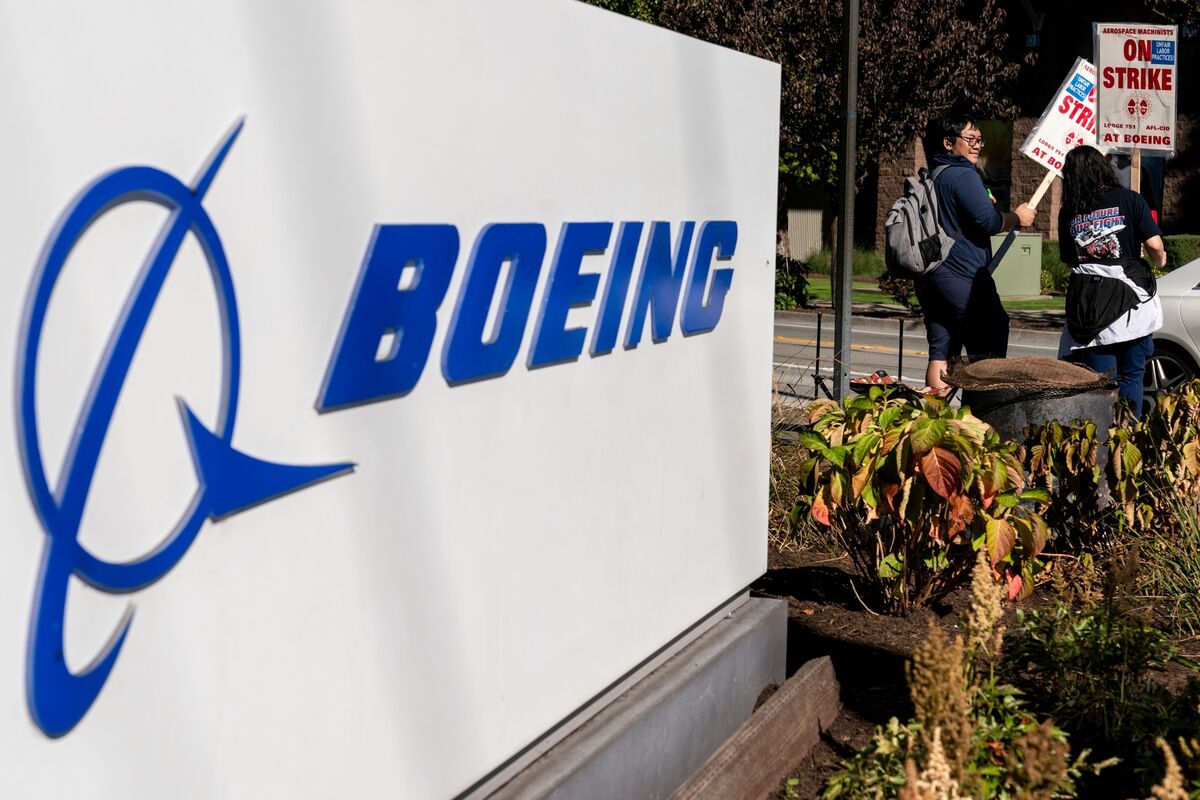 Bloomberg Evening Briefing: Boeing At Risk Of S&P Junk Rating Amid ...