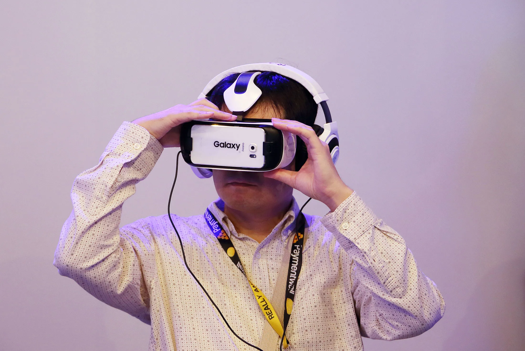An attendee tries a video game on a Samsung Electronics Co. Galaxy Gear Virtual-Reality headset at the Tokyo Game Show 2015 at Makuhari Messe in Chiba, Japan.
