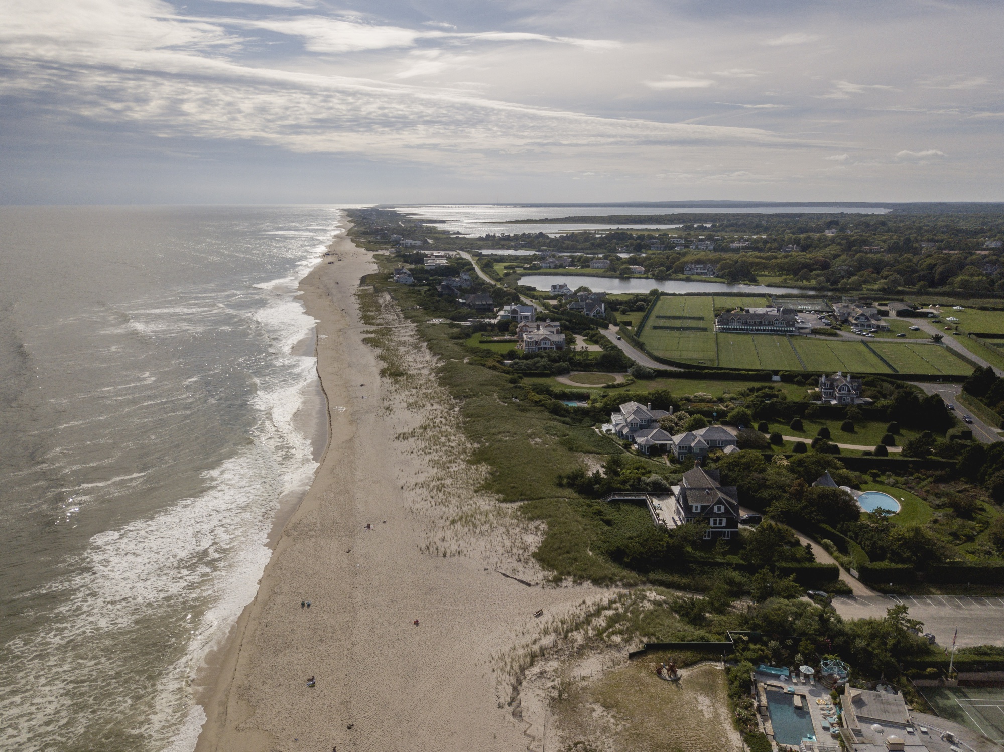 Hamptons Home Sales Soar to a Record, and So Do Bidding Wars Bloomberg