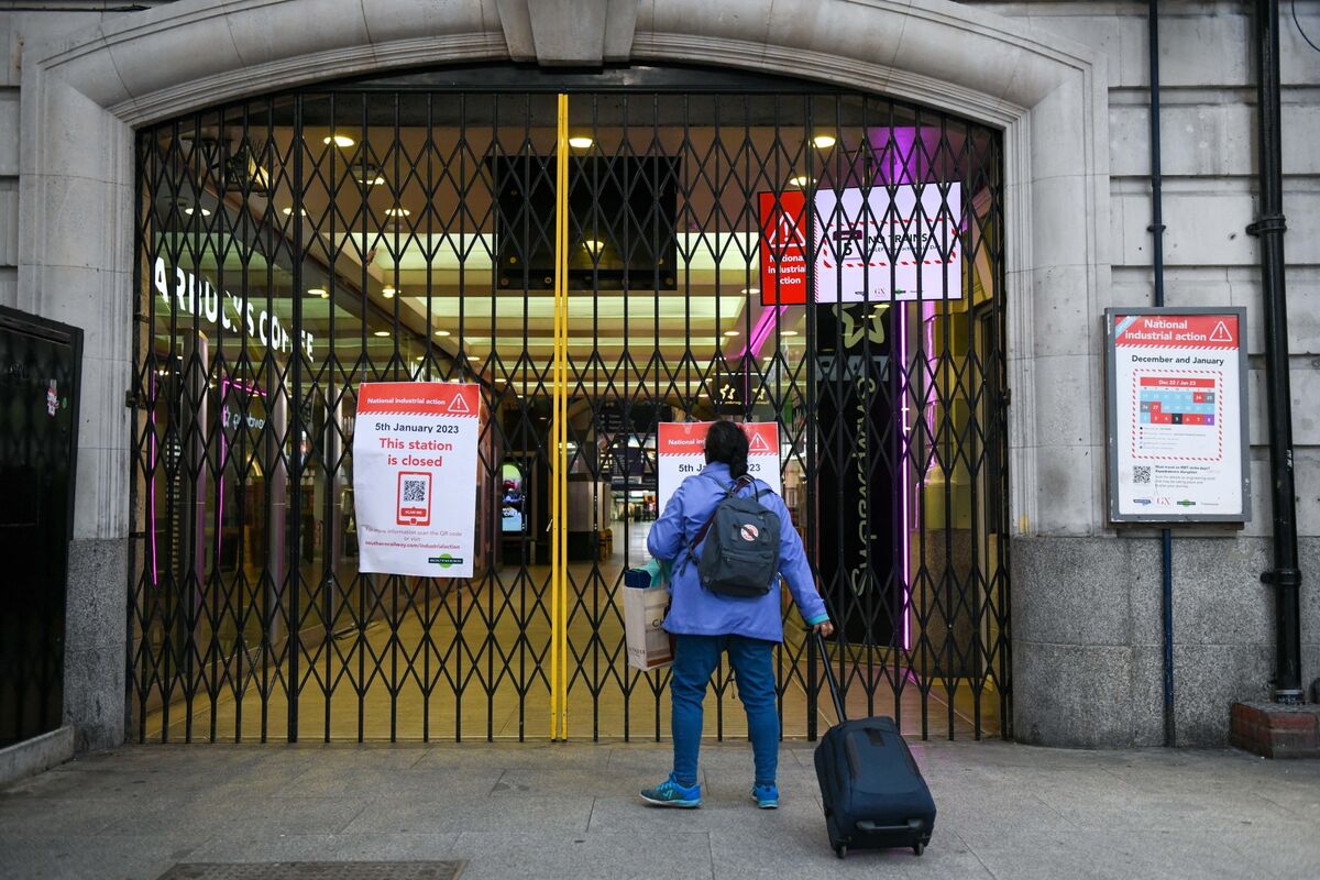 uk-train-strike-dates-in-february-london-tube-and-national-rail