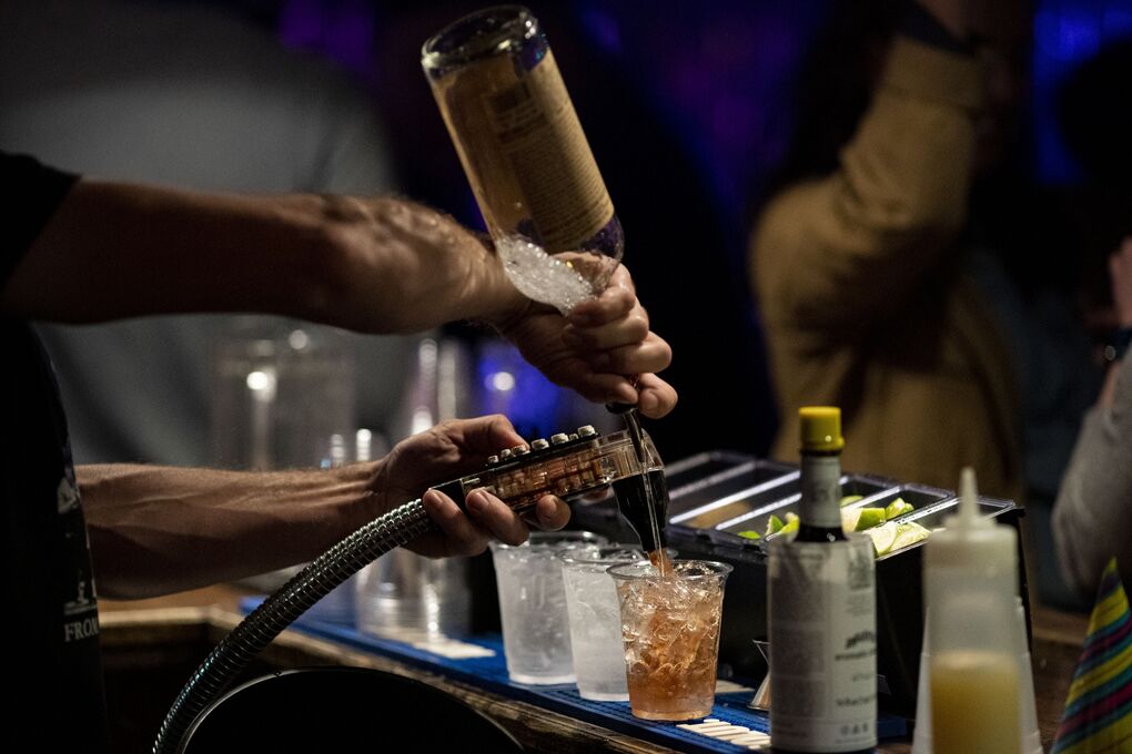 How to Tip in 2023 Expert Guidance on Tipping in America Bloomberg