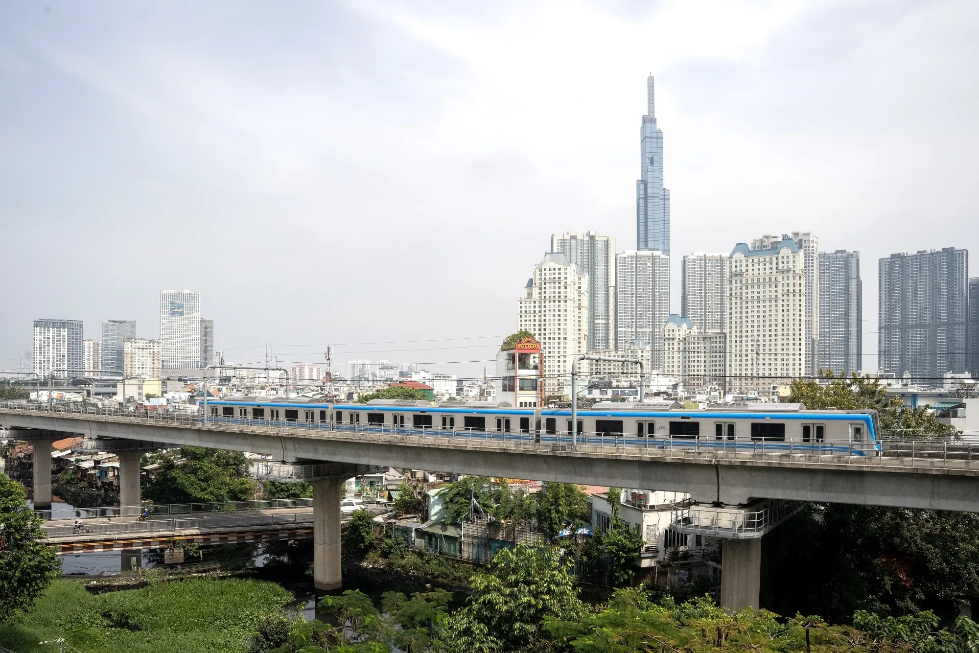 Tàu điện ngầm của Việt Nam bắt đầu hoạt động tại Thành phố Hồ Chí Minh