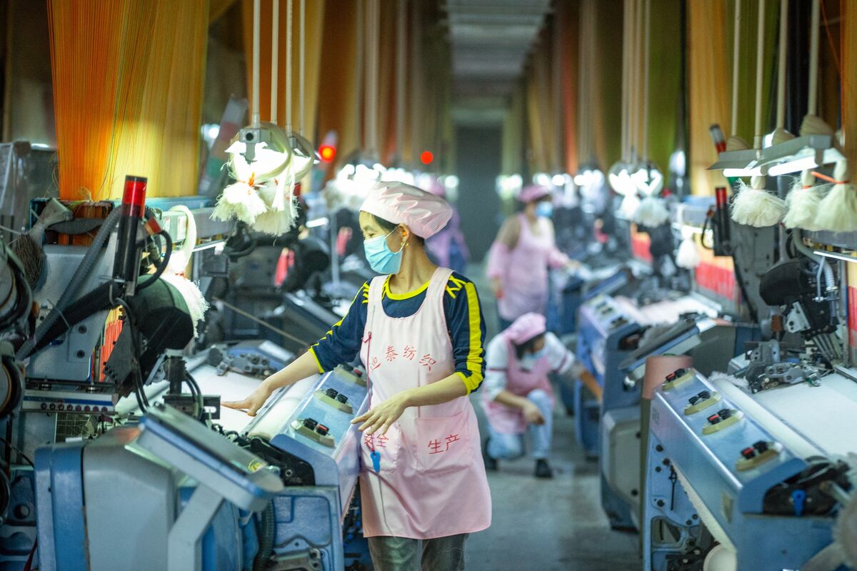 Hoạt động sản xuất của Trung Quốc suy giảm dù được hỗ trợ từ thỏa thuận đình chiến thương mại