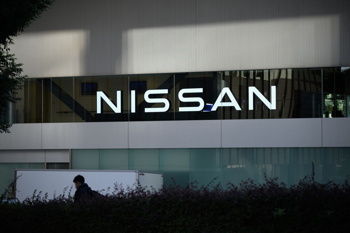 ブルームバーグのニュース記事「日産は上期営業赤字の見通し、米国関税影響緩和でも－再建道半ば」の画像