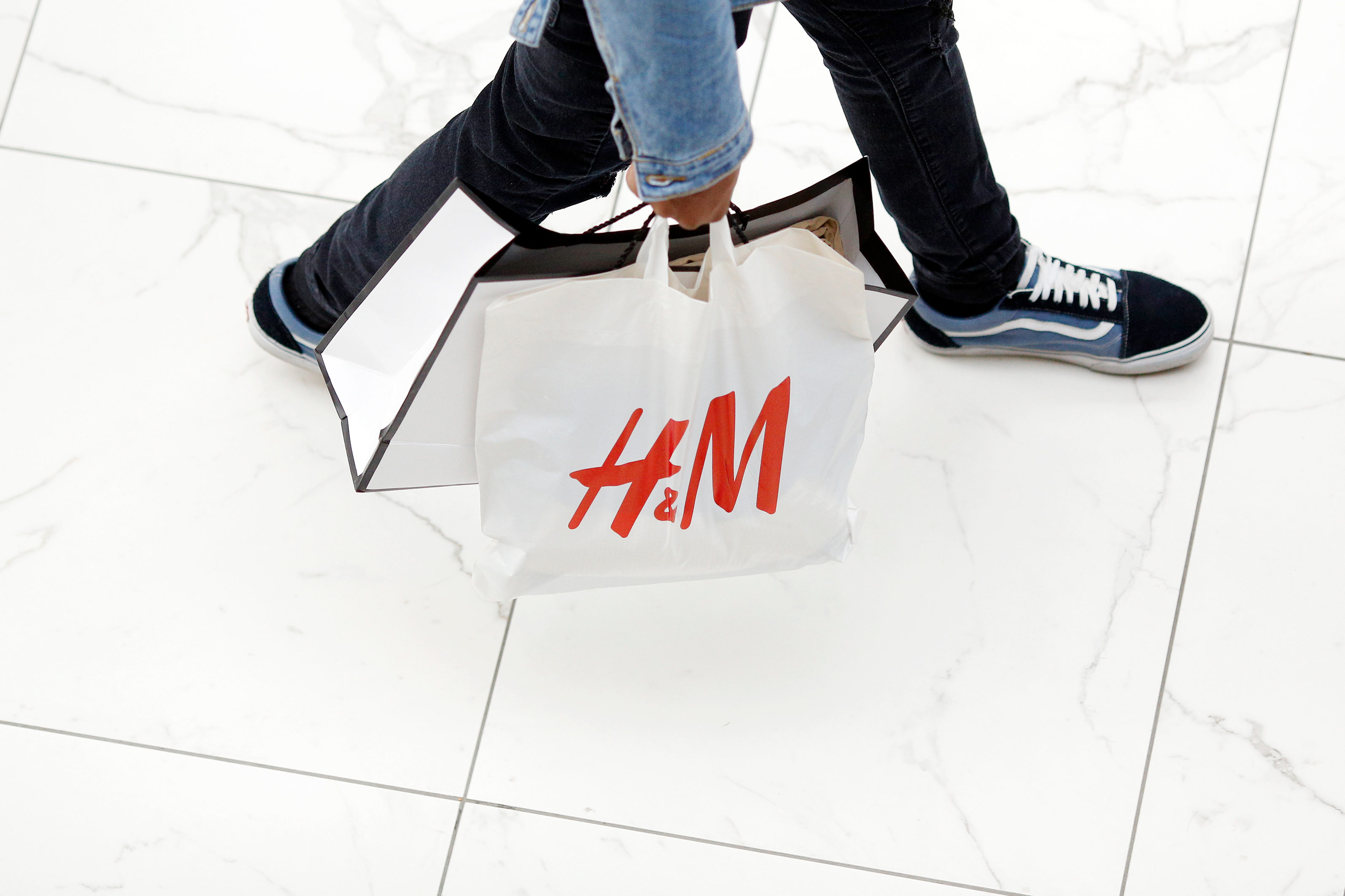 H & m discount racism