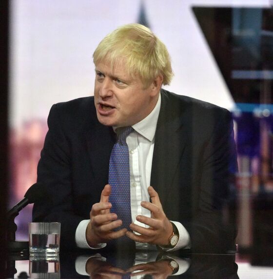 Johnson Warns Angry Britons of ‘Tough Winter’ in Covid Battle