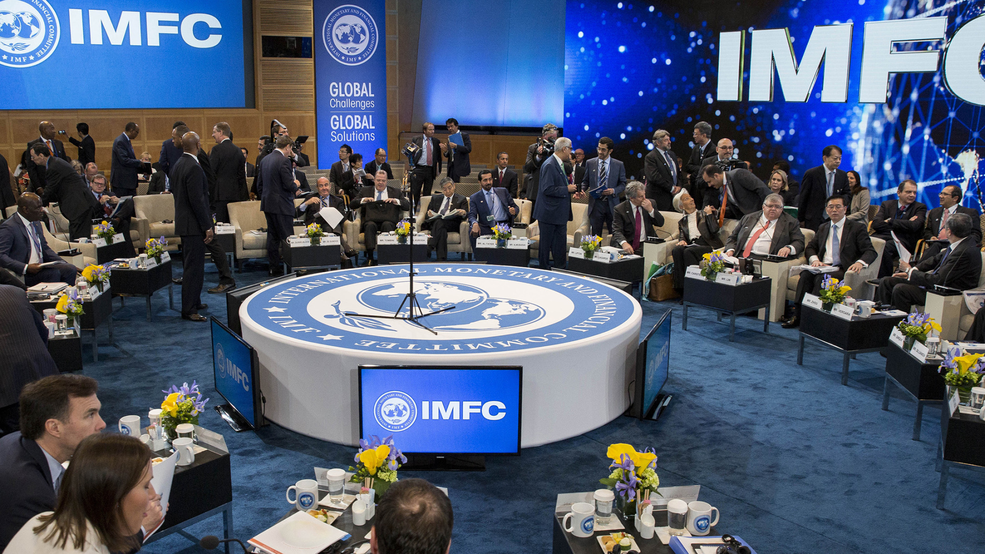 An overall view as participants attend the International Monetary Fund Committee (IMFC) plenary session during the spring meetings of the International Monetary Fund (IMF) and World Bank in Washington, D.C., U.S., on Saturday, April 16, 2016. Group of 20 economies threatened yesterday to penalize tax havens that donÕt share information on their banking clients, after the leak of the Panama Papers provoked a global uproar over tax evasion.
