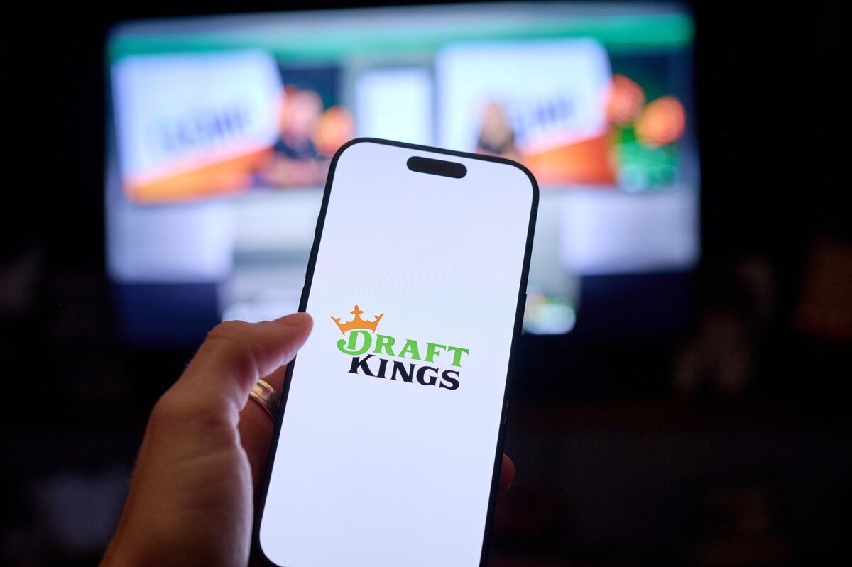 ⚫️ BLOOMBERG: "Bank of America declassa DraftKings e Flutter: azioni in calo per rischi nel mercato del gioco d'azzardo"