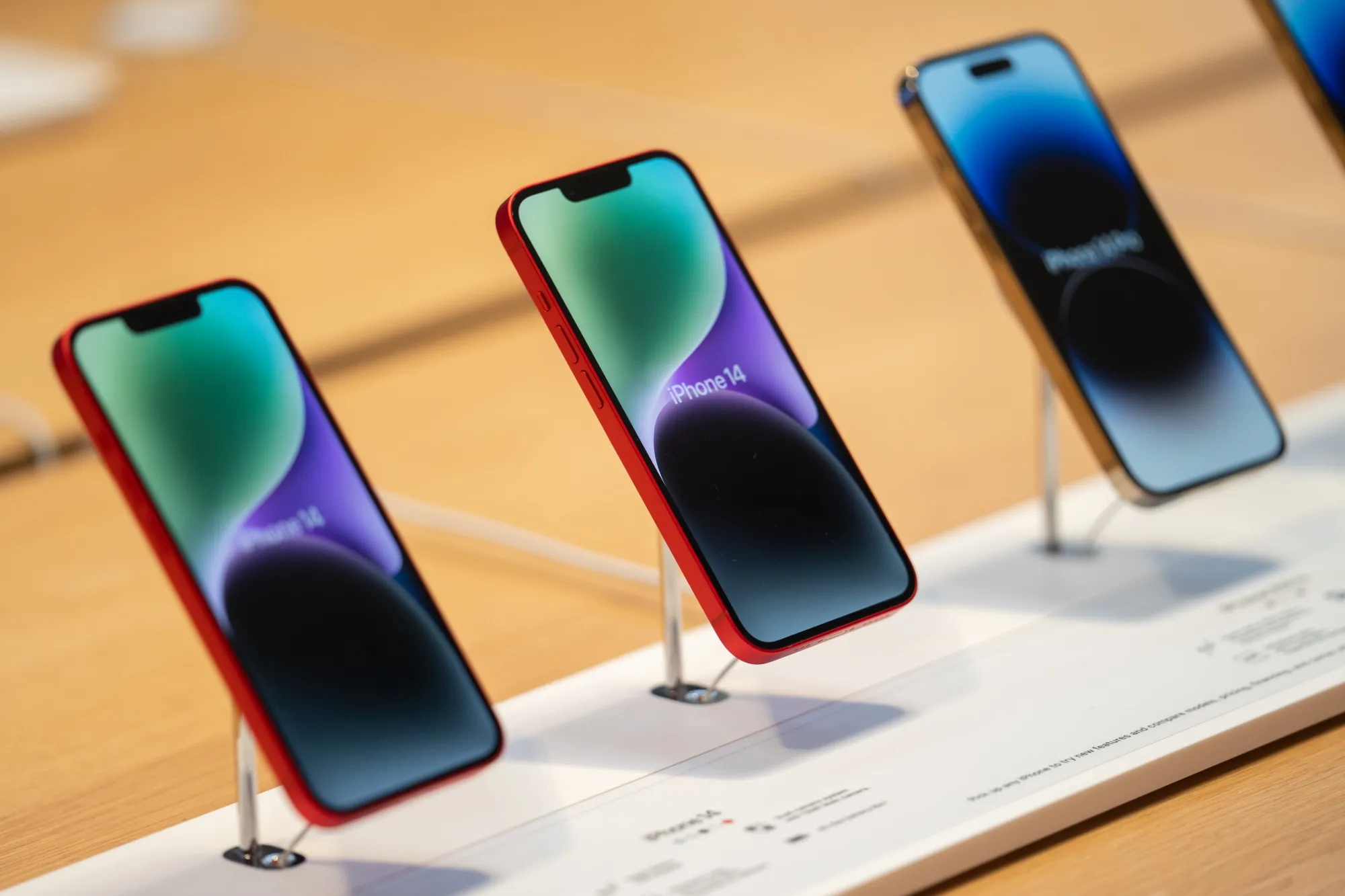 アップル「iPhone 14」出荷予想下回る見通し－中国拠点の制限で 