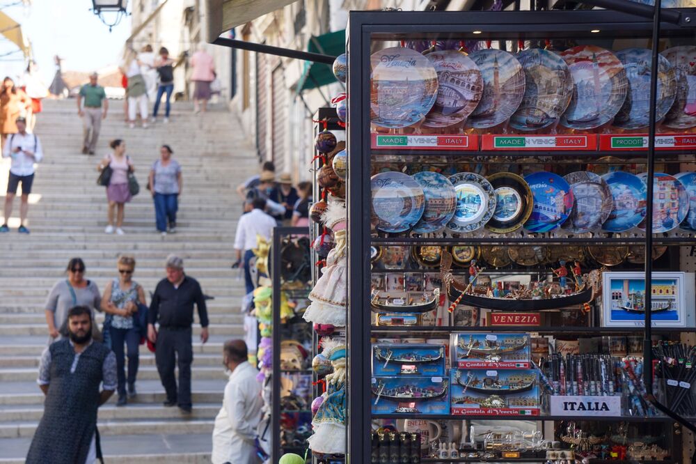 Italian Talk Of Tax Cuts Risks Upsetting Europe S Fund Plans Bloomberg