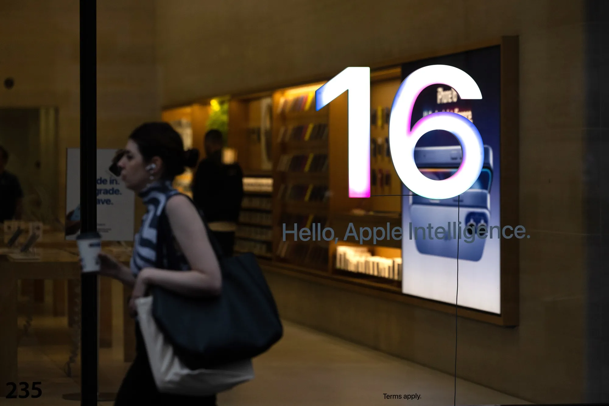 A window display advertises the launch of the new iPhone 16, in London.&nbsp;
