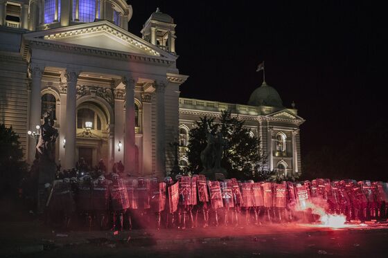 Serbia Protesters Return to Violence as Vucic Holds Kosovo Talks