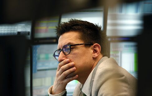 Yen Gains With Oil While European Stocks Fluctuate Before Fed