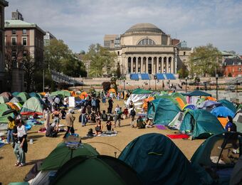 relates to Columbia Protesters Defy Order to Leave, Risking Suspension