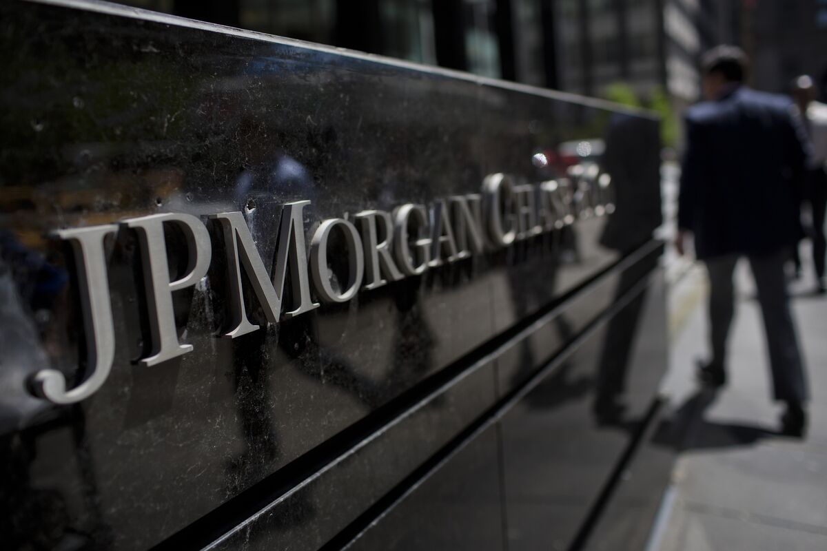 JPMorgan Joins Rivals In Cutting Targets As Rates Decline - Bloomberg