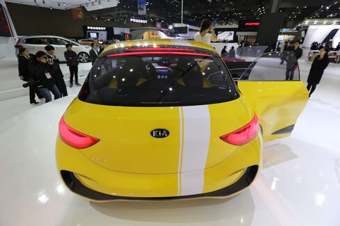 Kia Profit Tumbles Steeper-Than-Estimated 35% on Output, Won