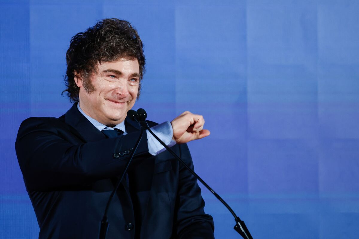 Milei Digs In to Defend Argentine Peso Before Midterm Vote