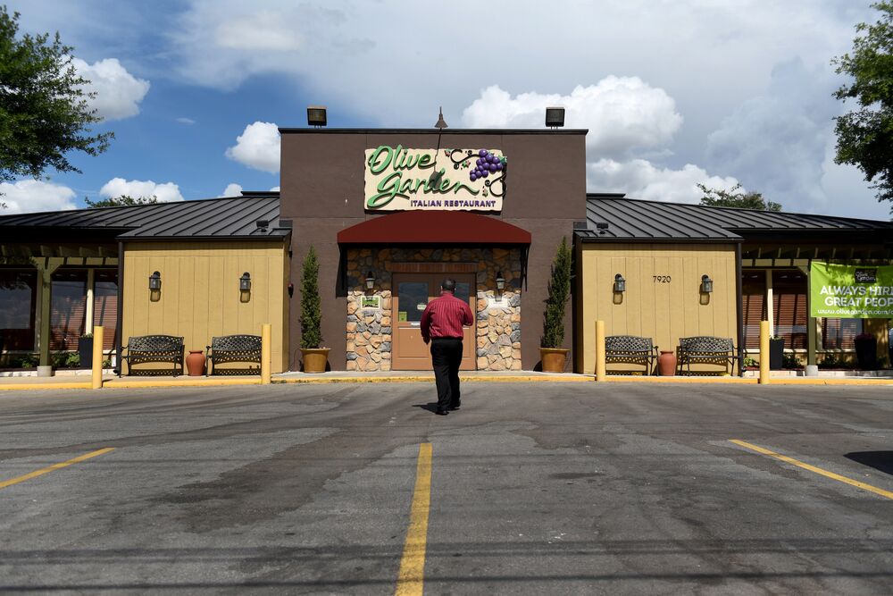 Olive Garden Owner Announces Paid Sick Leave For Hourly Workers