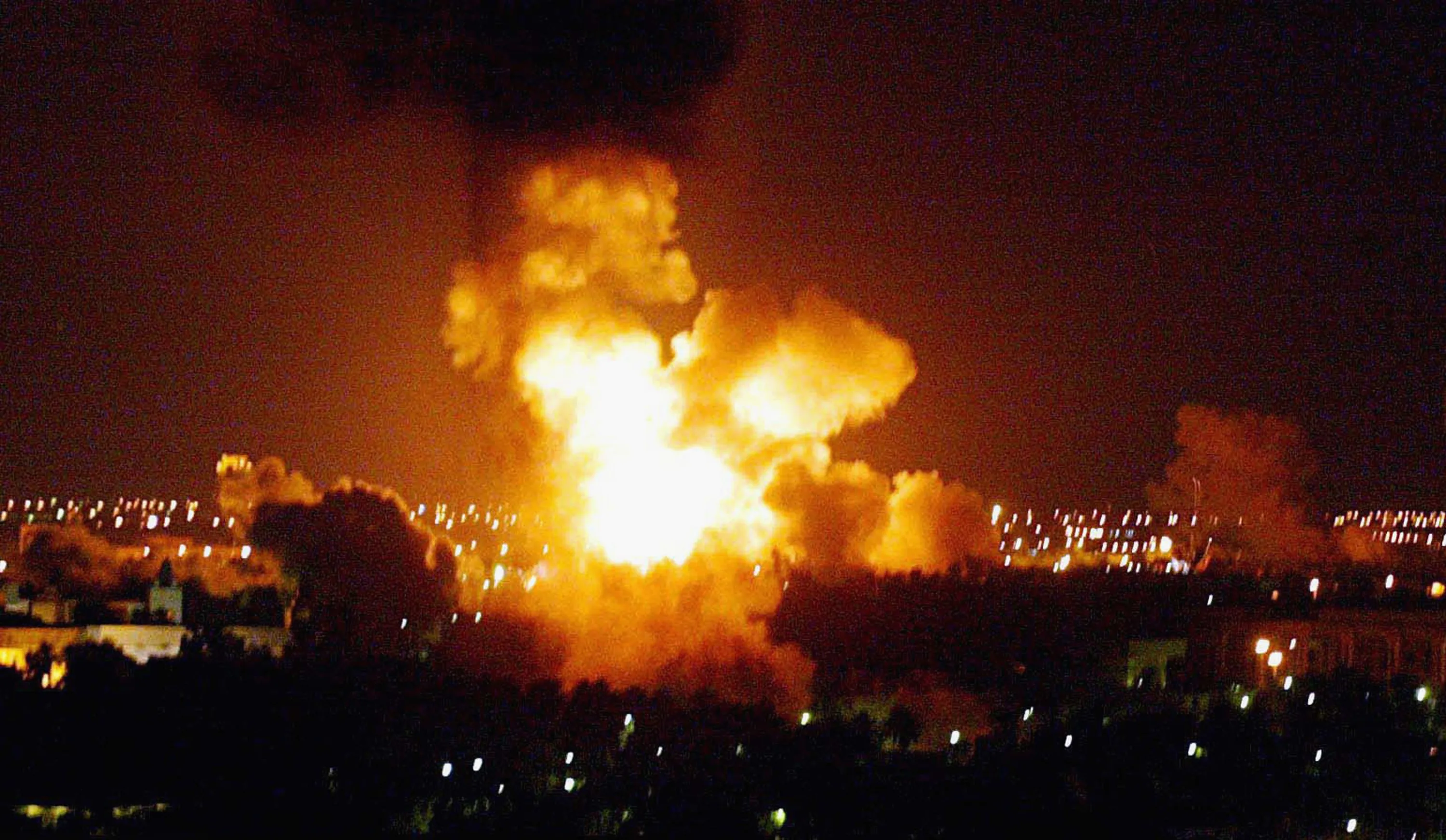 Pic Mike Moore 22.3.03; More Baghdad action
