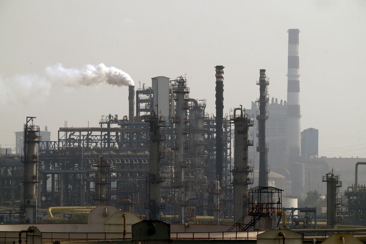 India Oil Refiners Change Tactics and Hire Ships to Cross Hormuz